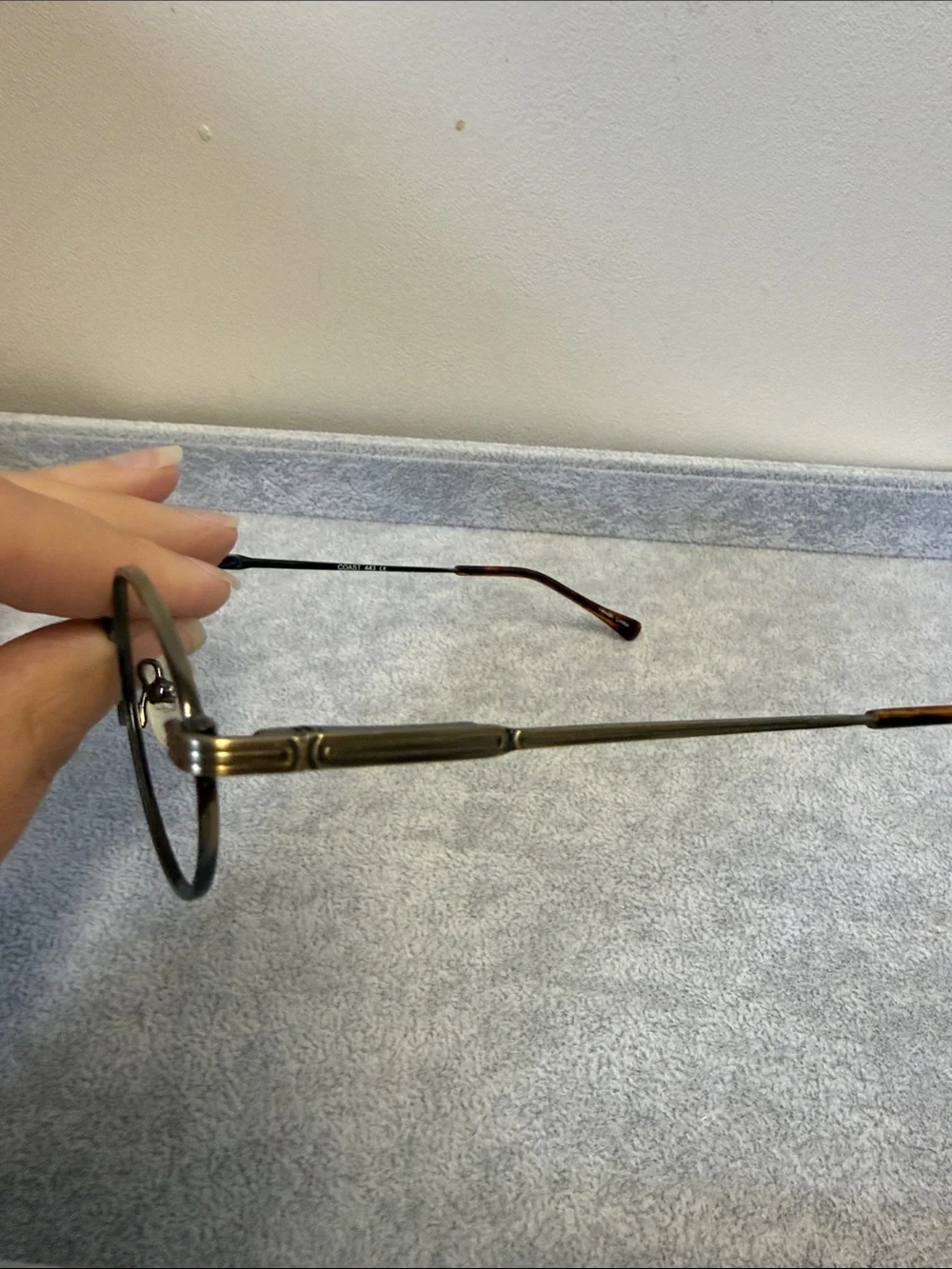 Vintage Coast 443 Round Metal Eyeglasses in Antique Gold Tone Eyesize 50